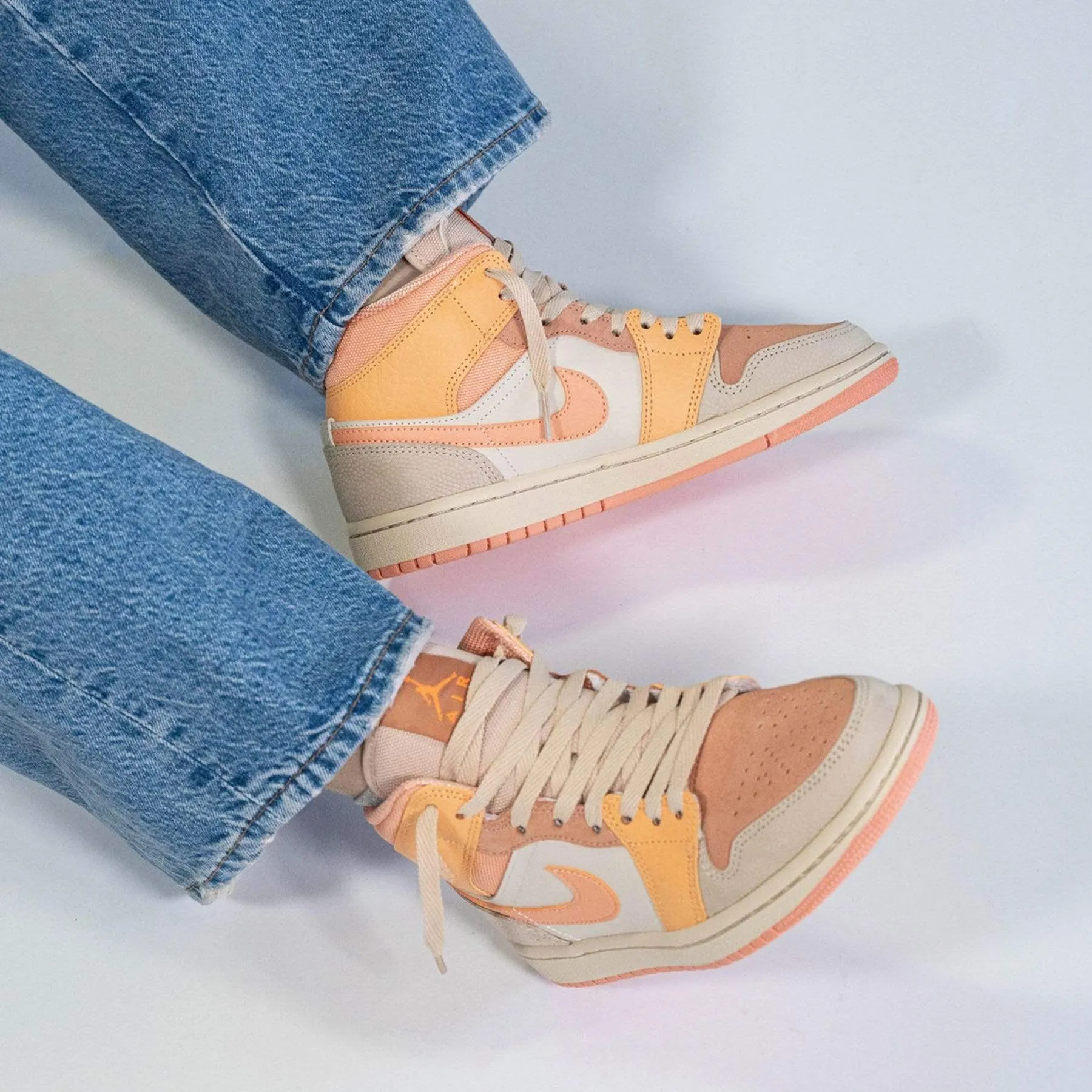 Air Jordan 1 Wmns Mid 'Apricot'