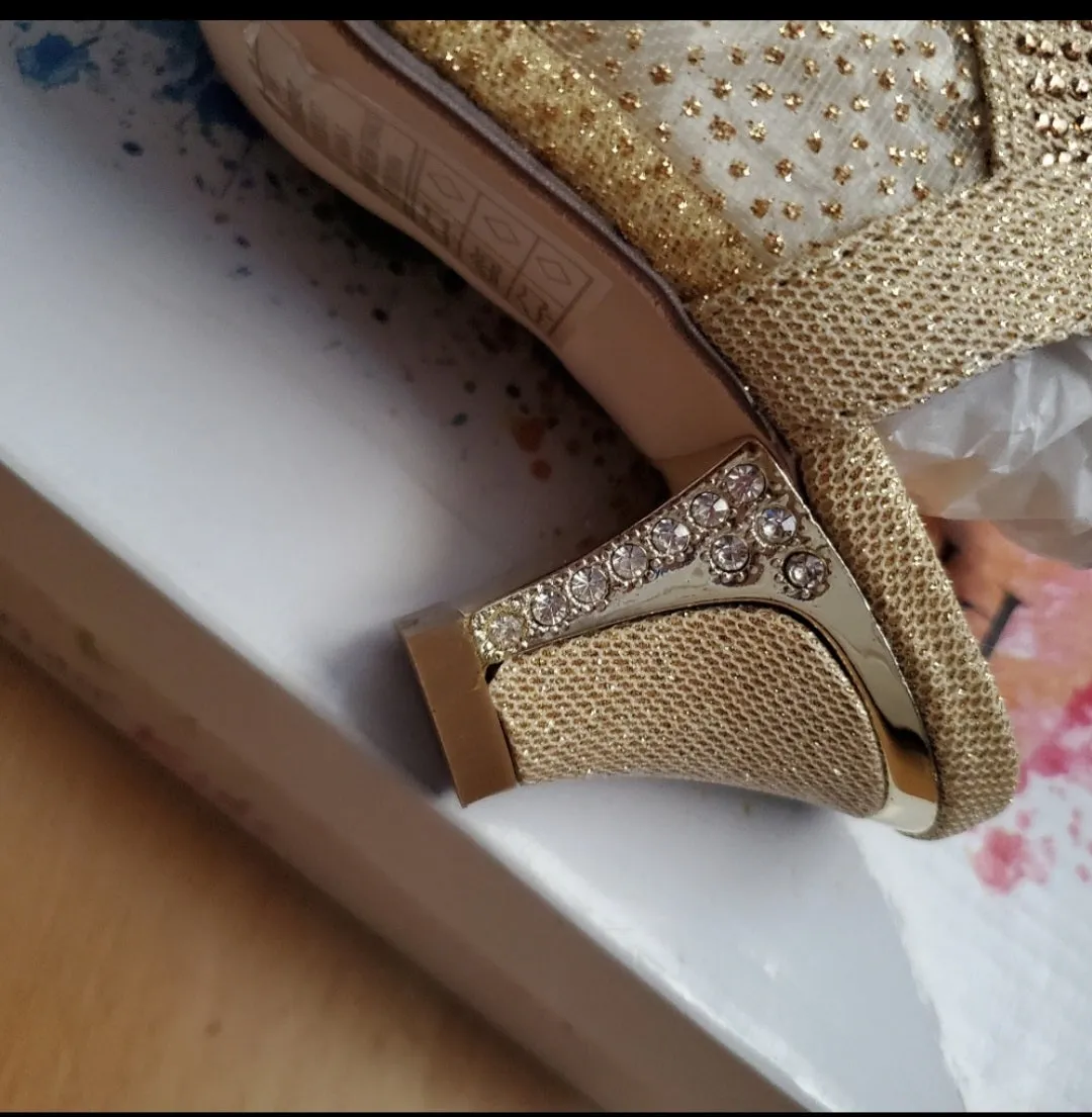 Girl's Gold Heeled Shoes