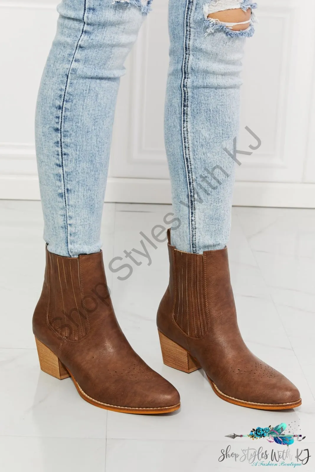 Love the Journey Stacked Heel Chelsea Boot in Chestnut