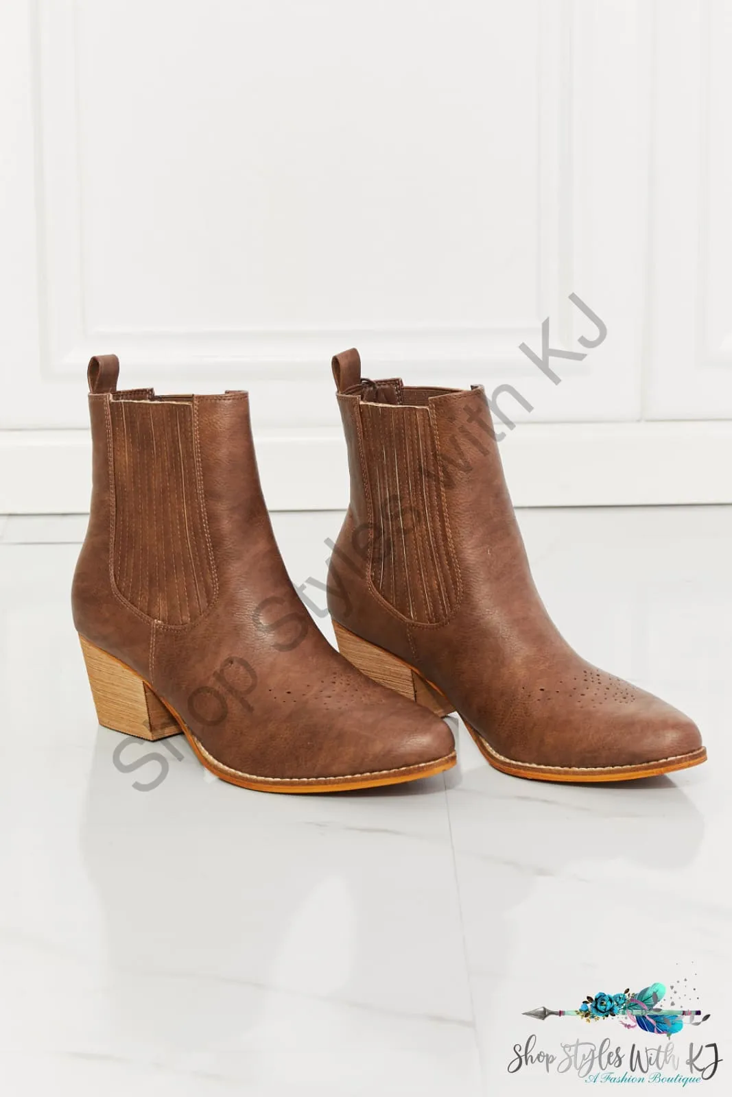 Love the Journey Stacked Heel Chelsea Boot in Chestnut