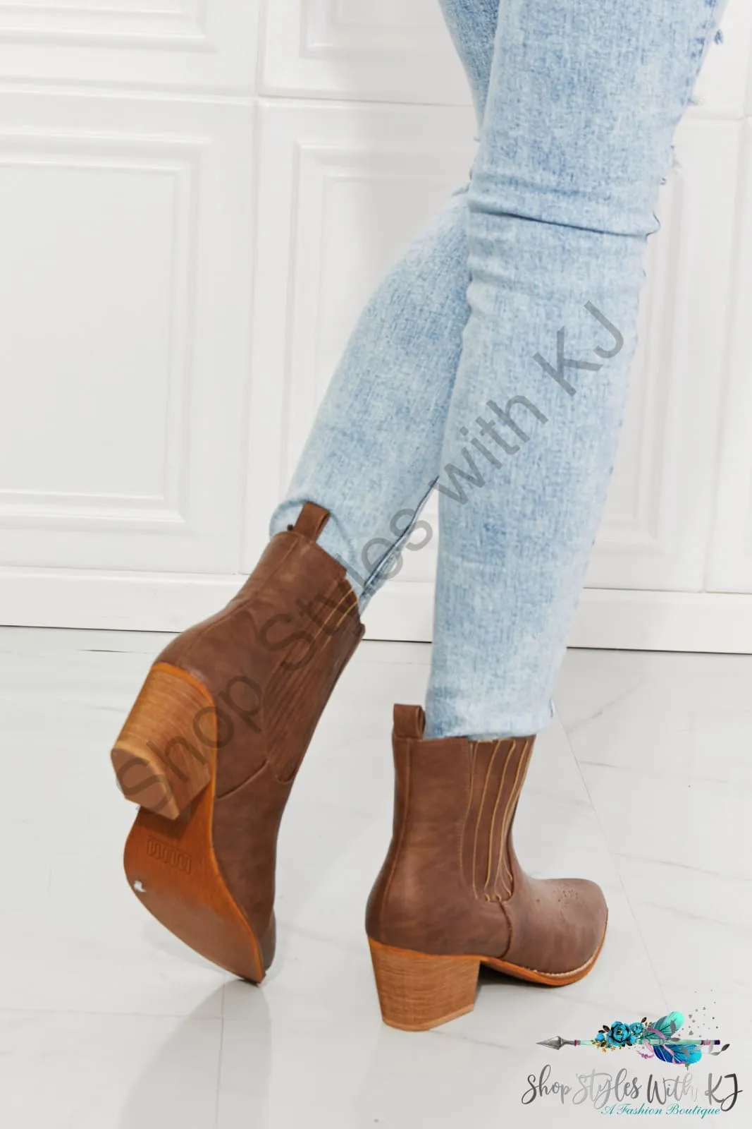 Love the Journey Stacked Heel Chelsea Boot in Chestnut