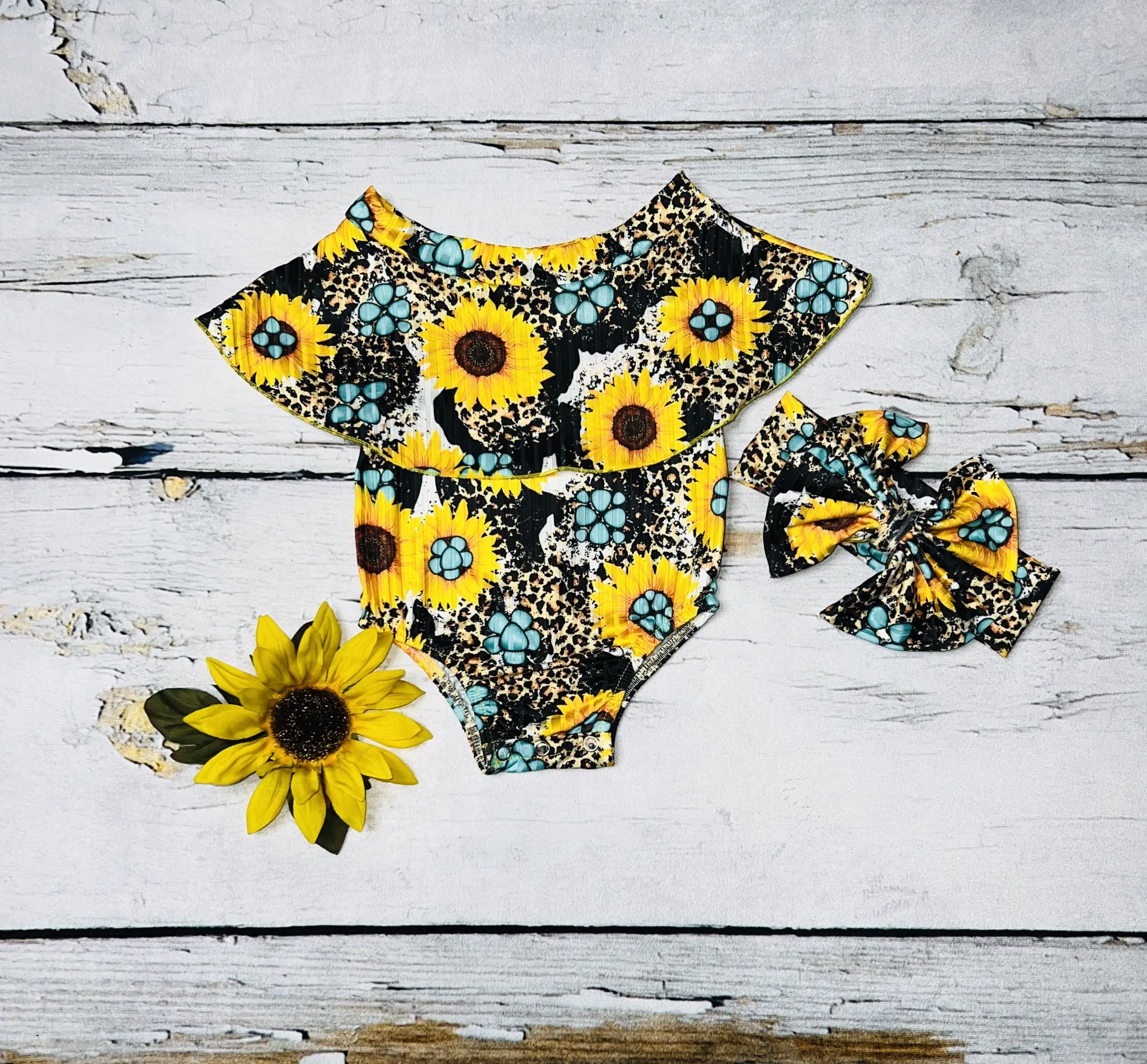 Sunflowers & cheetah print baby ruffle onesie DLH1215-28