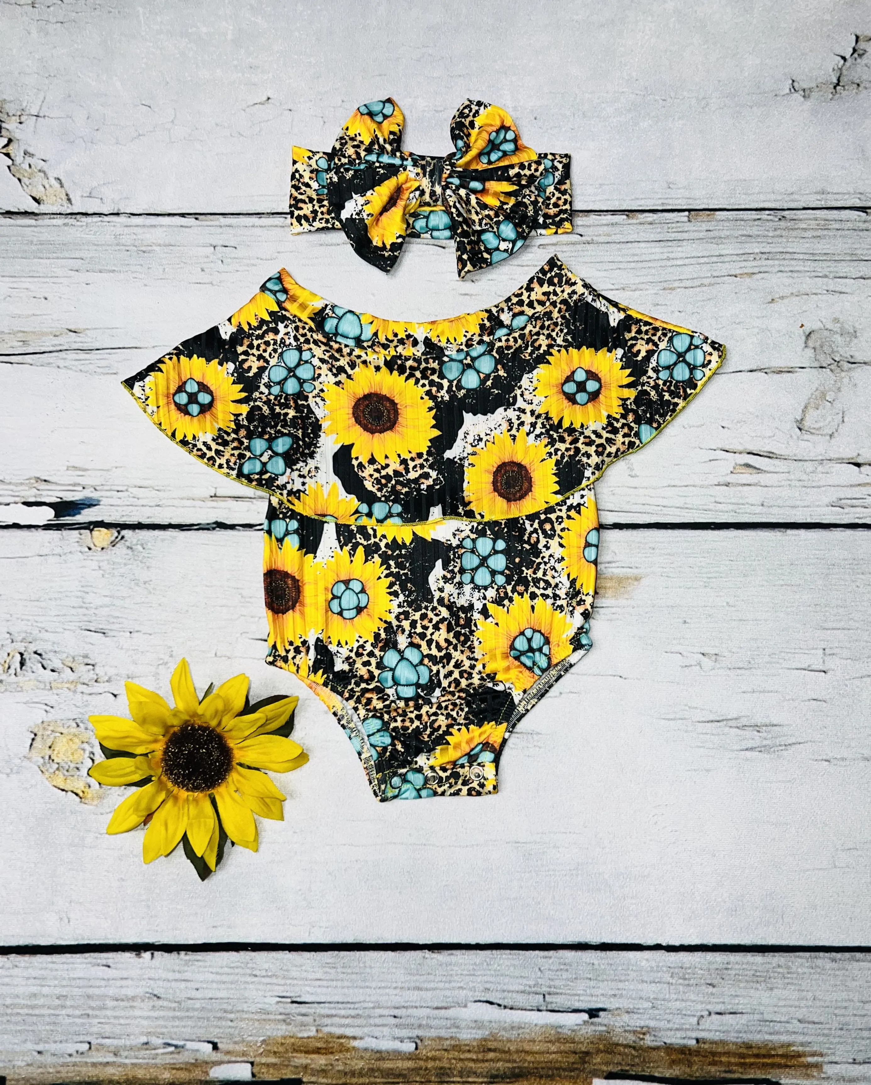 Sunflowers & cheetah print baby ruffle onesie DLH1215-28